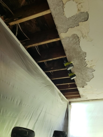 Plaster ceiling active water leak